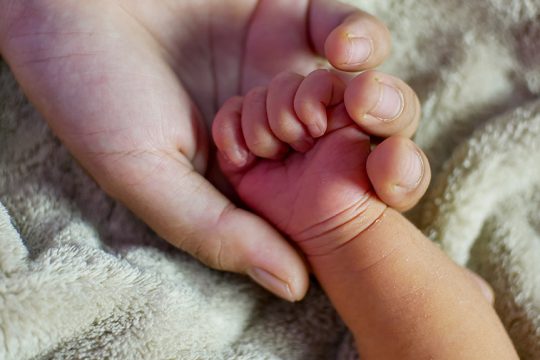 Ελεύθερος με περιοριστικούς όρους αφέθηκε 48χρονος δικηγόρος για την υπόθεση του νεογνού